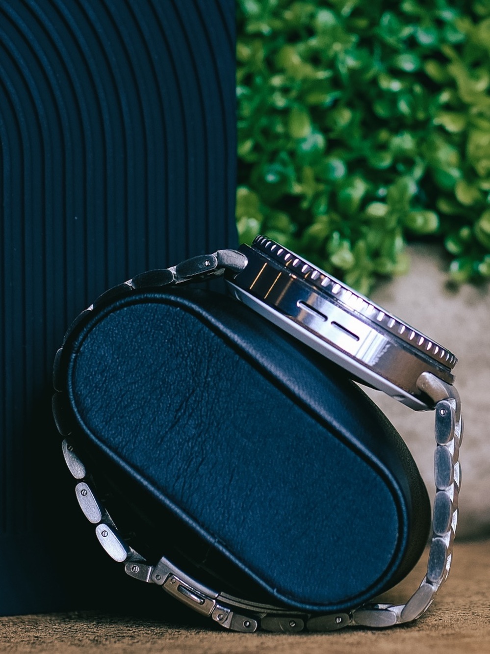 Samsung Galaxy Watch 8 Classic 46mm Silver/White | Rotating Bezel + 3 Bands - Picture 4 of 9